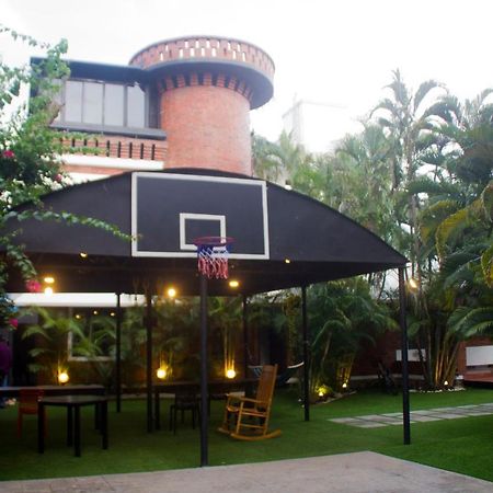 Brick Castle Hotel Csennai Kültér fotó