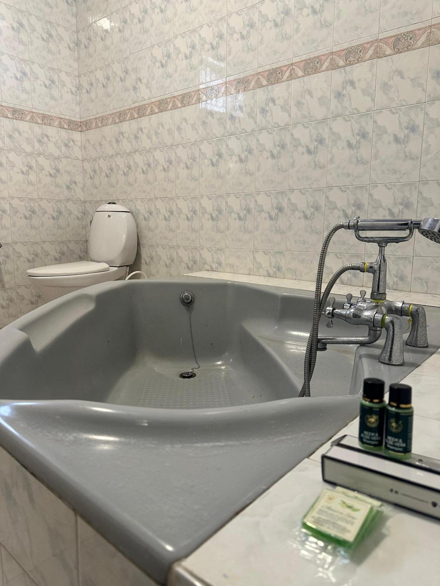 Brick Castle Hotel Csennai Kültér fotó