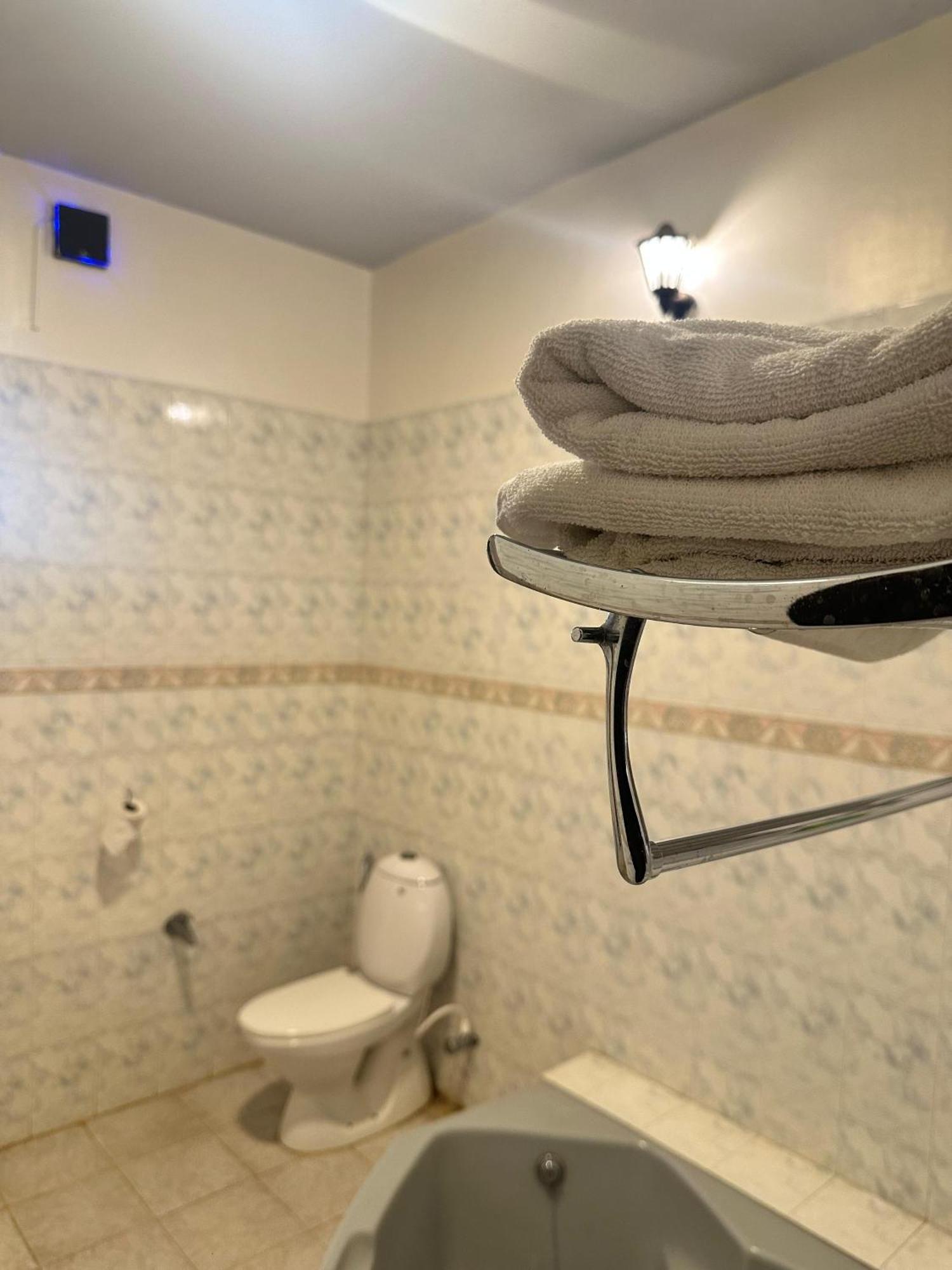 Brick Castle Hotel Csennai Kültér fotó
